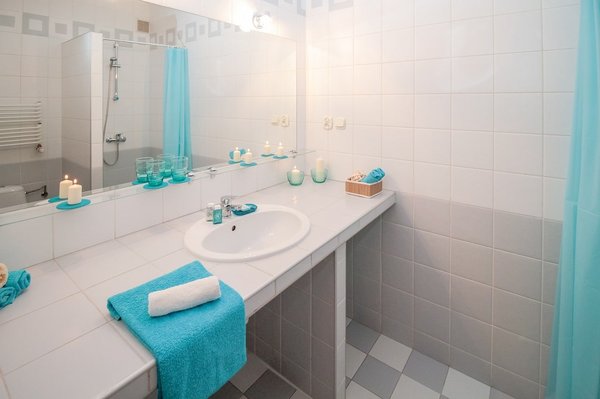 Qu'est-ce qu'il faut savoir sur l'installation de prises dans la salle de bain ?